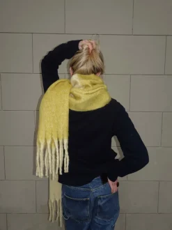 Design By Si Gale tørklæde - Gul/off white