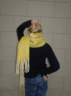 Design By Si Gale tørklæde - Gul/off white