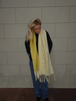 Design By Si Gale tørklæde - Gul/off white