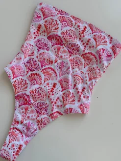 Design By Si Galina stropløs badedragt - Hvid m. pink mønster Clearance