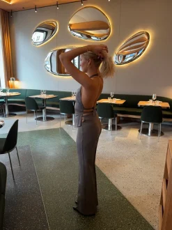 Design By Si Giavanna suitbukser med cut out - Grå