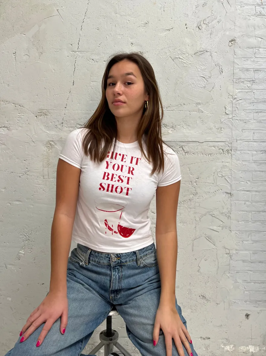 Design By Si Give it your best shot baby tee - Hvid Discount