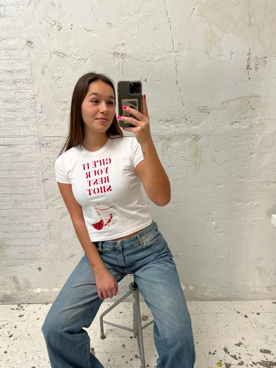 Design By Si Give it your best shot baby tee - Hvid Discount