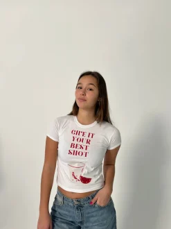 Design By Si Give it your best shot baby tee - Hvid Discount