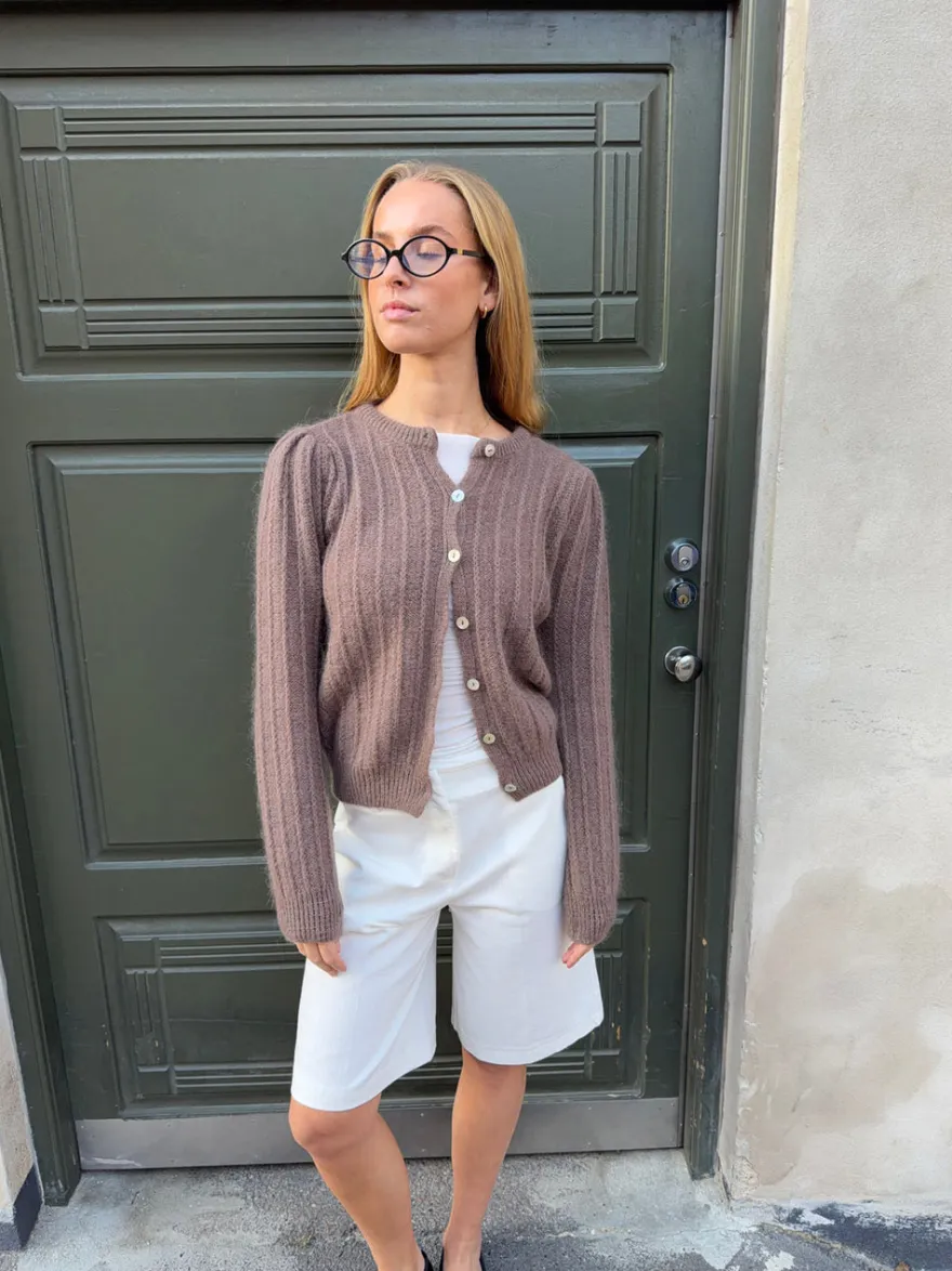 Design By Si Grace cardigan i strik - Brun