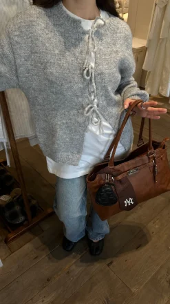 Design By Si Gunilla strikket cardigan med bindedetaljer - Lys grå New