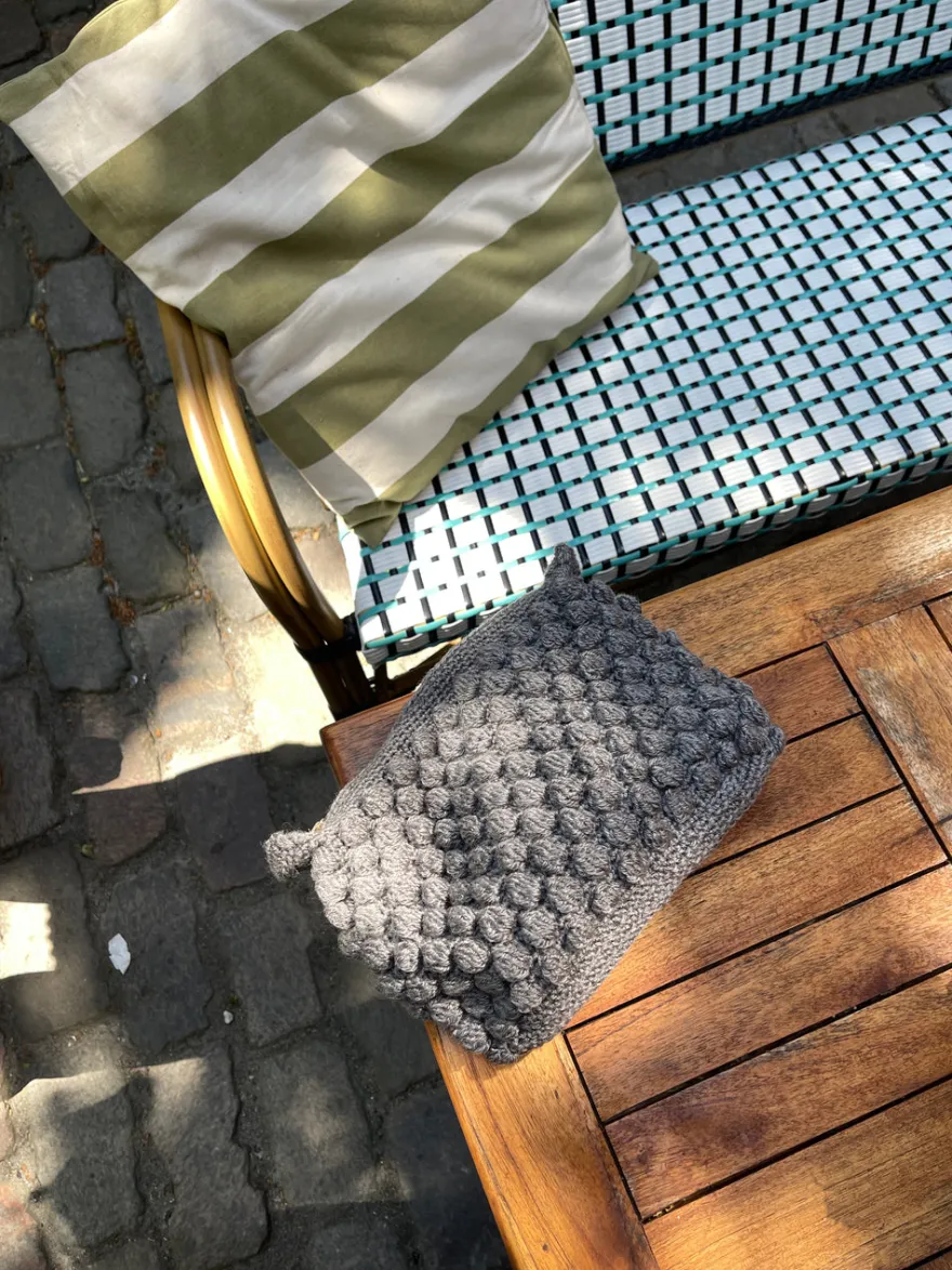 Design By Si Hæklet clutch - Mørk grå Sale