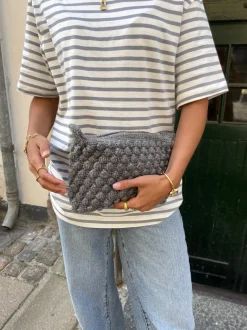 Design By Si Hæklet clutch - Mørk grå Sale