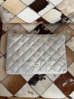 Design By Si Honey computersleeve med blomster - Beige Online