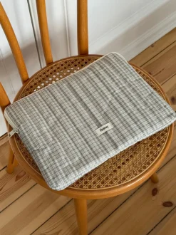 Design By Si Honey computer sleeve med tern - Beige/grøn Clearance