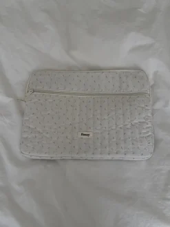 Design By Si Honey computer sleeve - Off white med små lyserøde blomster Outlet