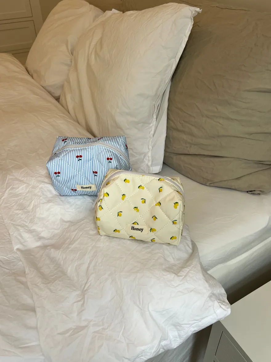 Design By Si Honey lille toilettaske - Lys gul med citroner New