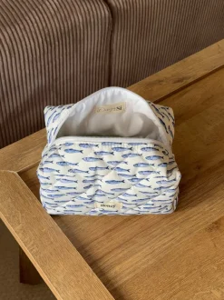 Design By Si Honey lille toilettaske med fiskemønster - Hvid/blå New