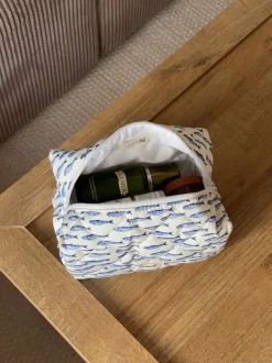 Design By Si Honey lille toilettaske med fiskemønster - Hvid/blå New