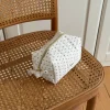 Design By Si Honey lille toilettaske med prikker - Hvid/navy Discount