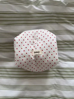 Design By Si Honey lille toilettaske med prikker - Hvid/rød Sale