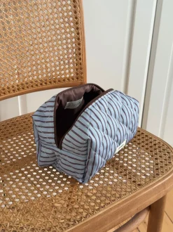 Design By Si Honey lille toilettaske med striber - Blå/brun Outlet