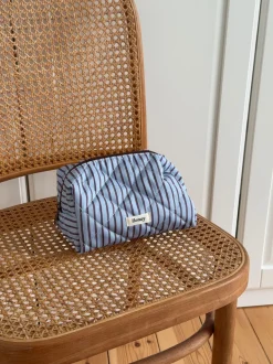 Design By Si Honey lille toilettaske med striber - Blå/brun Outlet