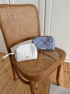 Design By Si Honey lille toilettaske med striber - Blå/brun Outlet