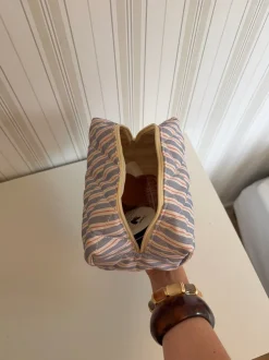 Design By Si Honey lille toilettaske med striber - Blå/hvid/rød Outlet
