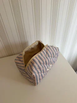 Design By Si Honey lille toilettaske med striber - Blå/hvid/rød Outlet