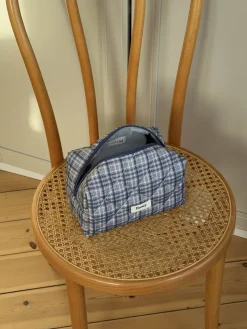 Design By Si Honey lille toilettaske med tern - Blå Sale