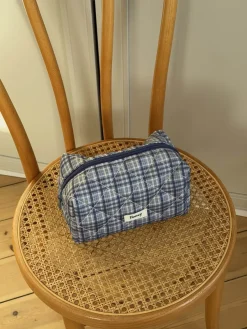 Design By Si Honey lille toilettaske med tern - Blå Sale