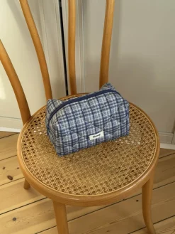 Design By Si Honey lille toilettaske med tern - Blå Sale