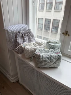 Design By Si Honey lille toilettaske - Off white med bamser Hot