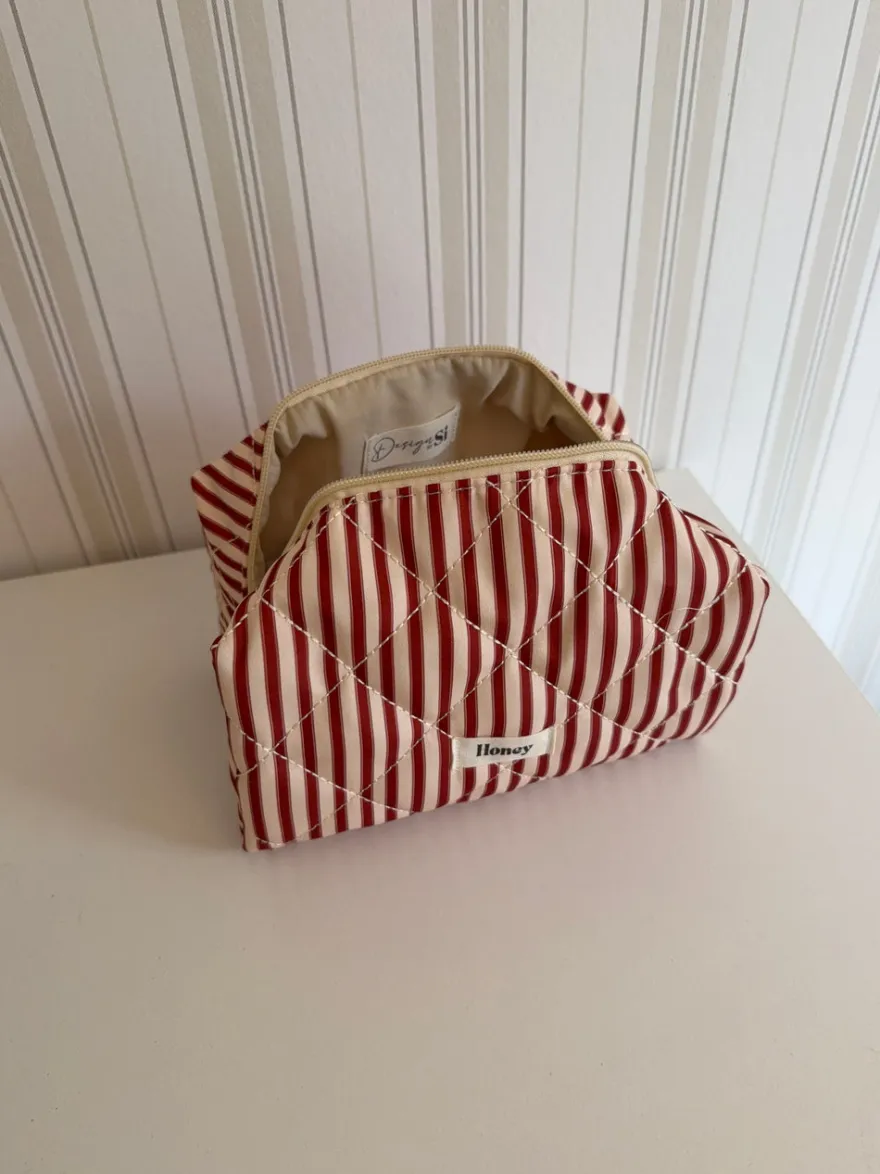 Design By Si Honey lille toilettaske - Striber i rød/beige Sale