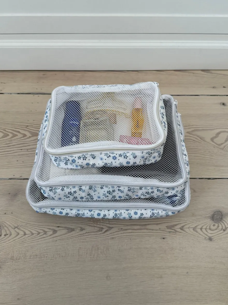 Design By Si Honey packing cubes - Hvid med blå blomster Best
