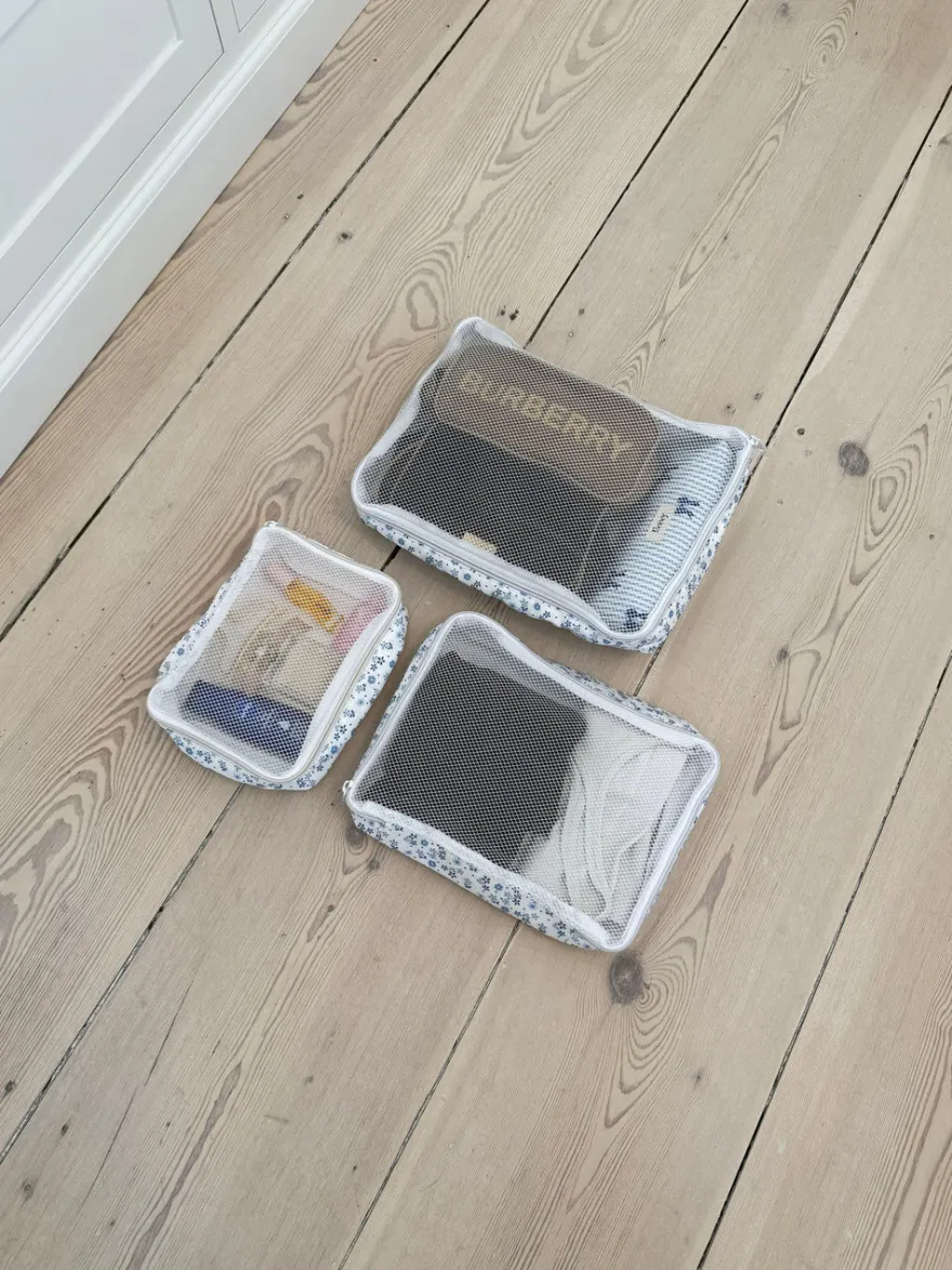 Design By Si Honey packing cubes - Hvid med blå blomster Best