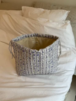 Design By Si Honey stor toilettaske - Hvid med lilla konkylier Discount