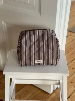 Design By Si Honey stor toilettaske med striber - Brun/hvid Discount