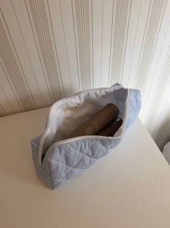 Design By Si Honey stor toilettaske med striber - Lyseblå/hvid Hot