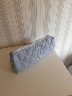 Design By Si Honey stor toilettaske med striber - Lyseblå/hvid Hot