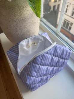 Design By Si Honey stor toilettaske med striber - Blå/hvid Clearance