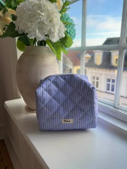 Design By Si Honey stor toilettaske med striber - Blå/hvid Clearance