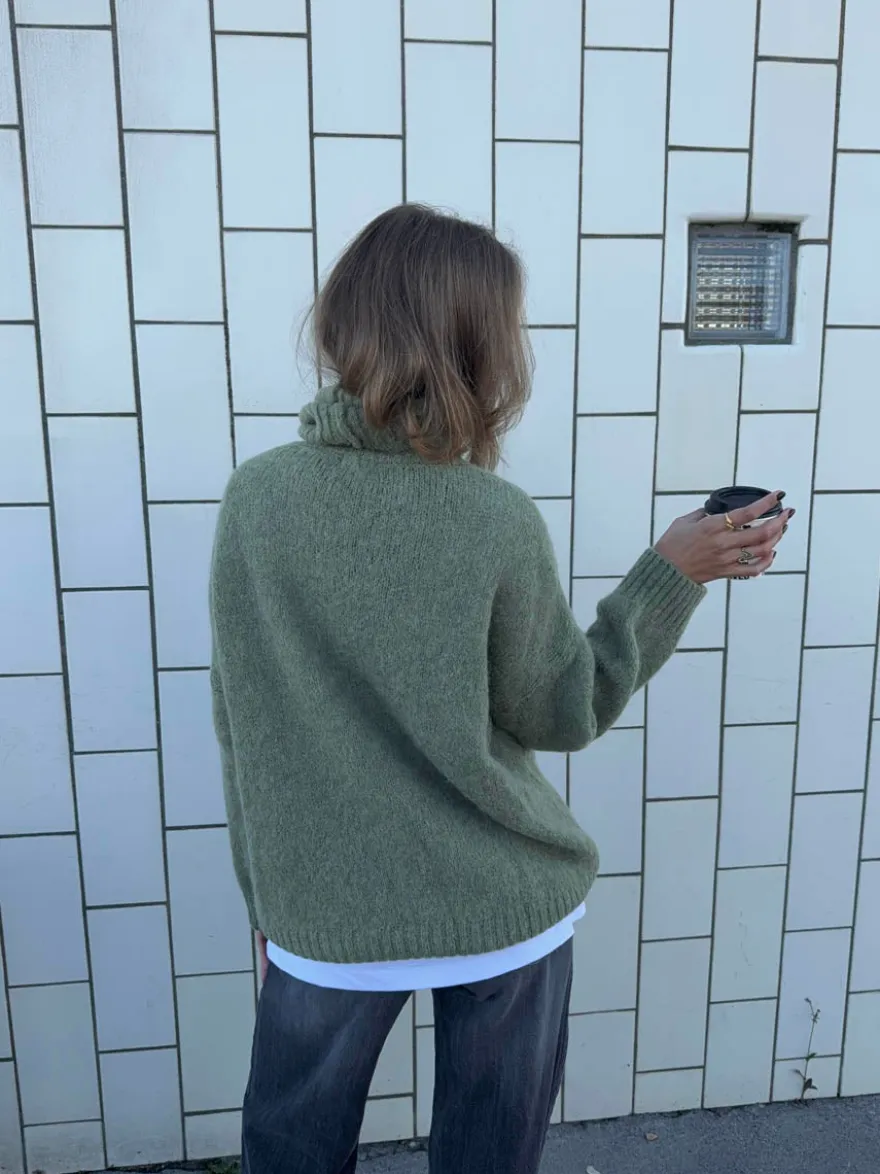 Design By Si Idun striktrøje med turtleneck - Kaki Hot
