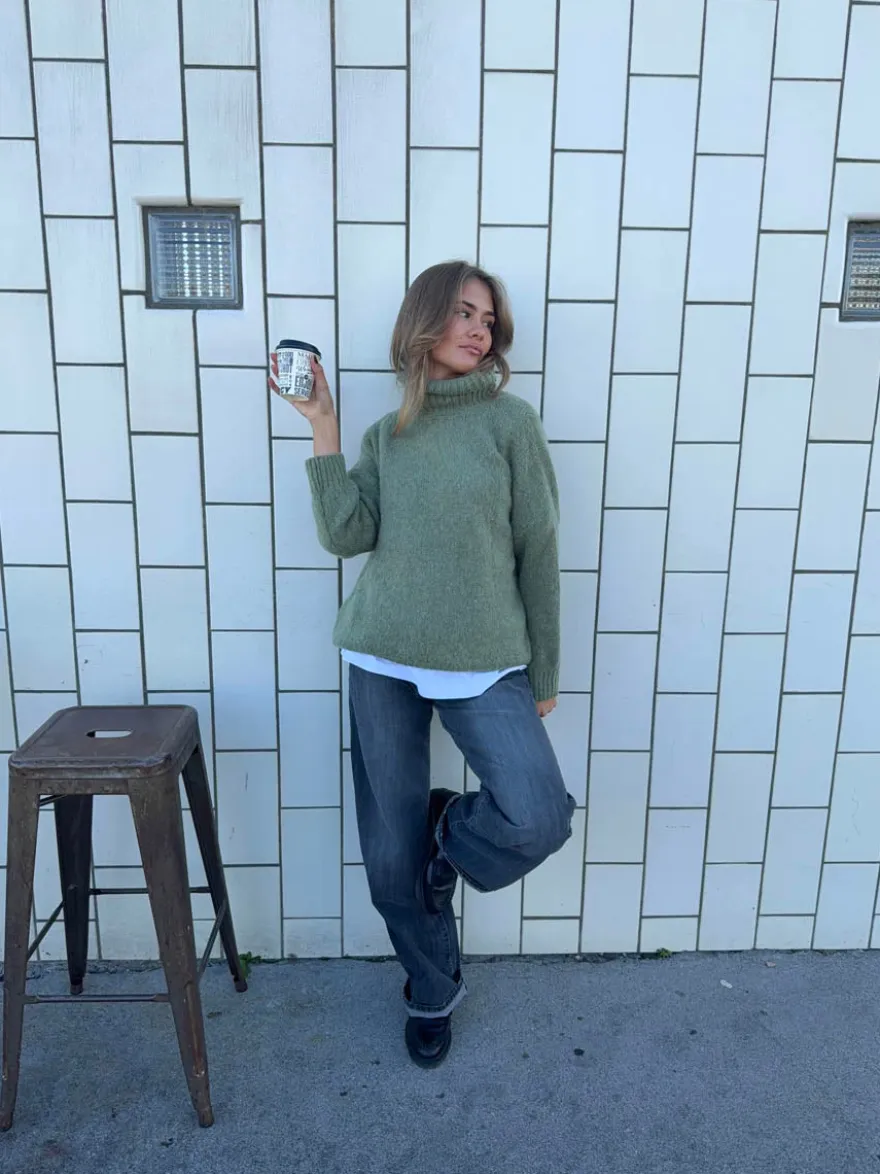 Design By Si Idun striktrøje med turtleneck - Kaki Hot