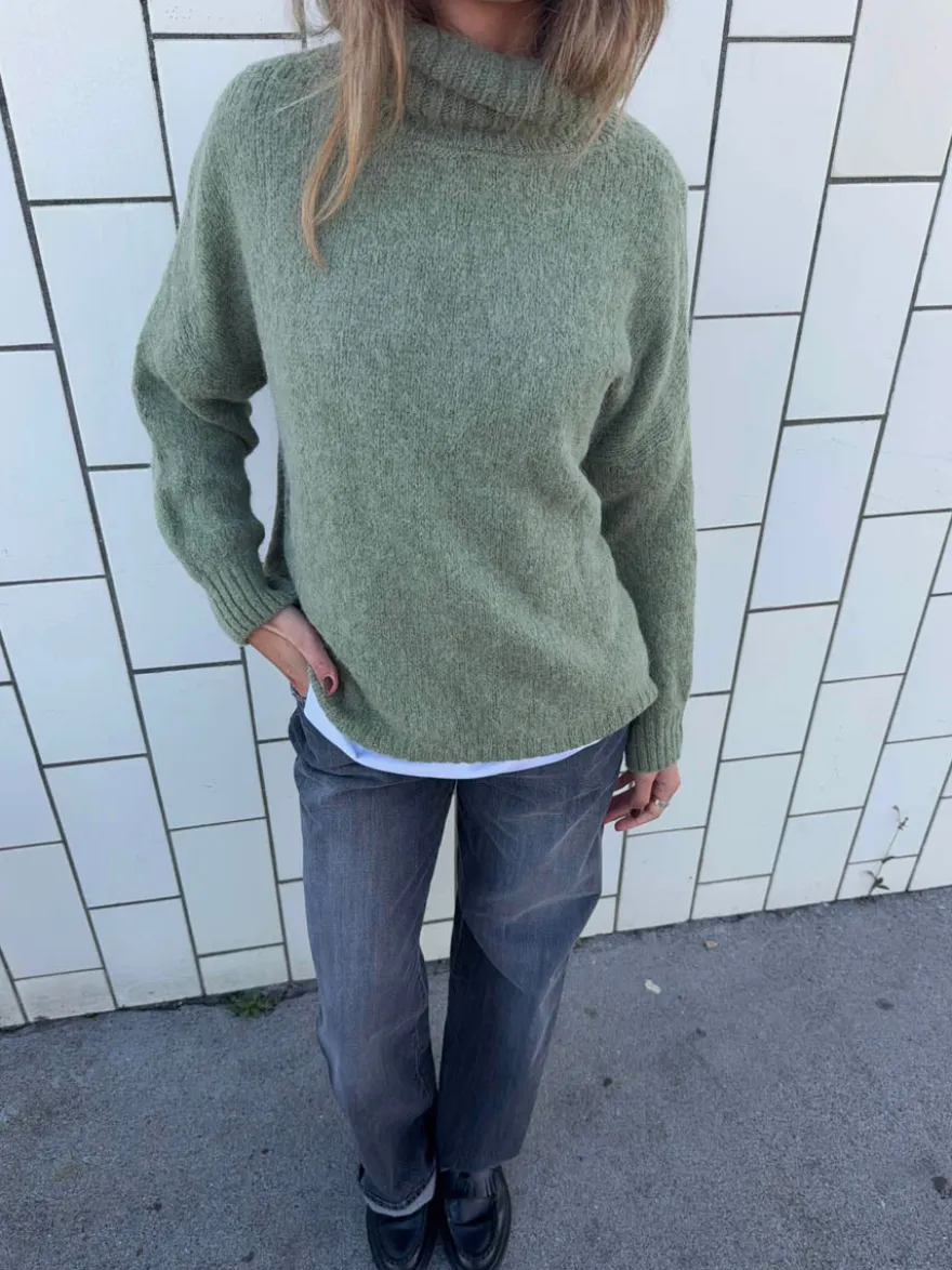 Design By Si Idun striktrøje med turtleneck - Kaki Hot