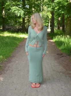 Design By Si Ines strikket bluse med bindebånd - Støvet grøn Best
