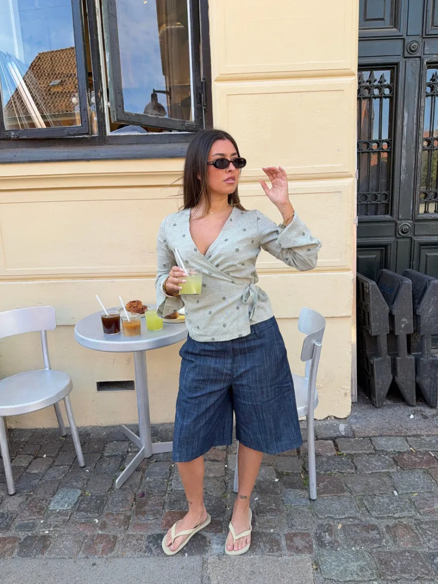 Design By Si Isabeau bluse med bindedetalje - Kaki Sale