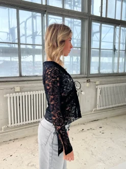 Design By Si Isamara blond bluse med velour - Sort Outlet