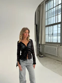 Design By Si Isamara blond bluse med velour - Sort Outlet
