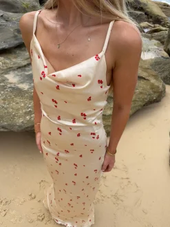 Design By Si Juliana satinkjole - Guld Sale