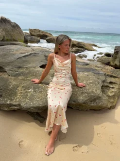 Design By Si Juliana satinkjole - Guld Sale