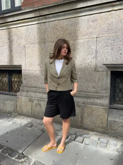 Design By Si Juliane cropped blazer i tern - Grøn Sale