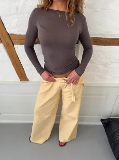 Design By Si Kaia langærmet cashmere bluse - Taupe Hot