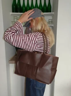 Design By Si Kaia skuldertaske med flet - Brun Discount